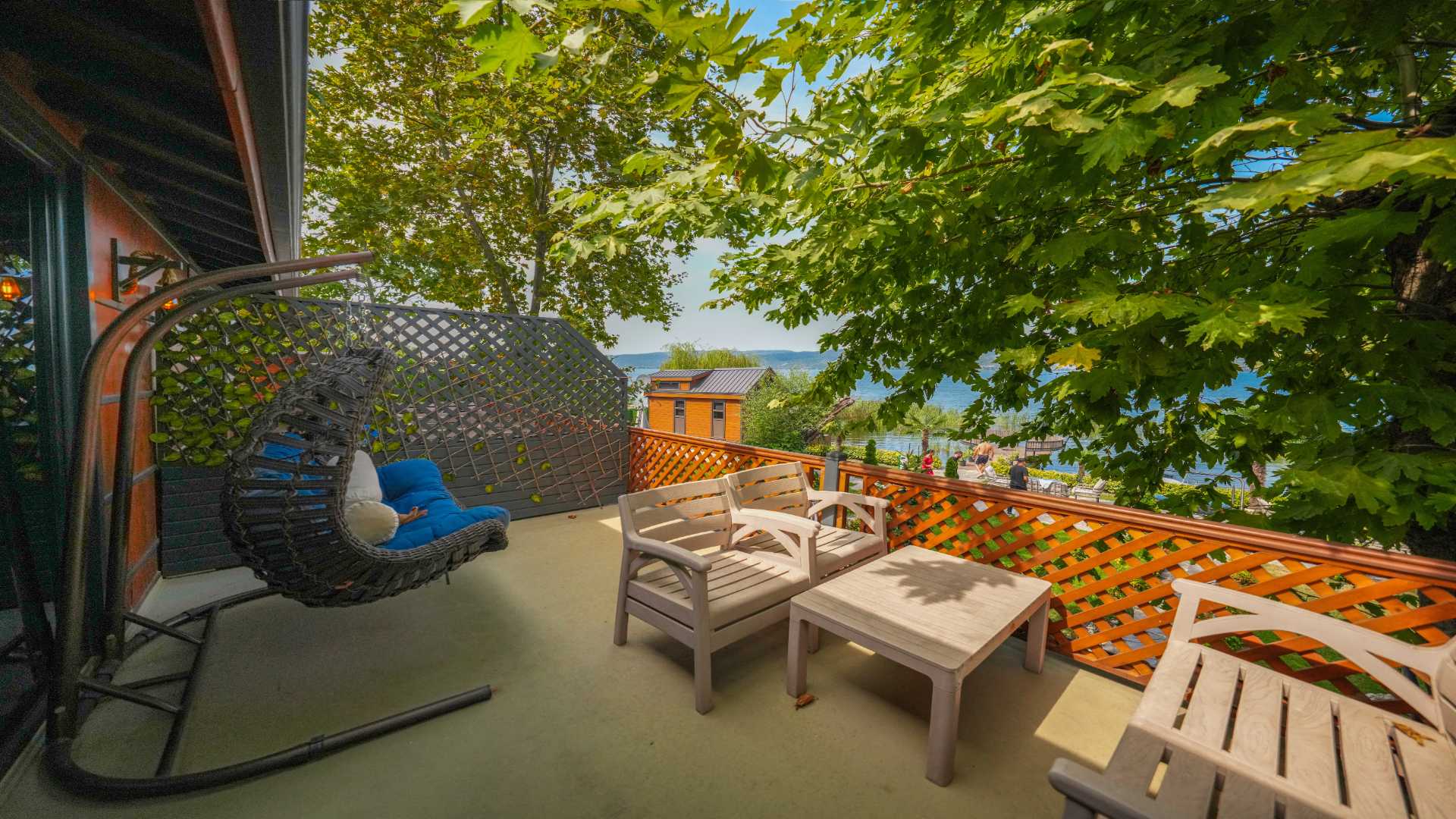 Göl Manzaralı Jakuzili Suit Bungalovg